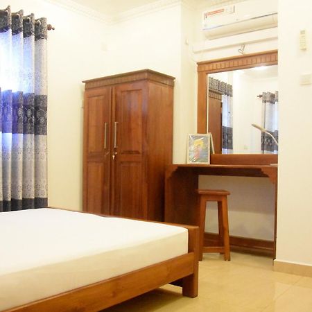 Rathna Gems Halt Hotel Ratnapura Buitenkant foto