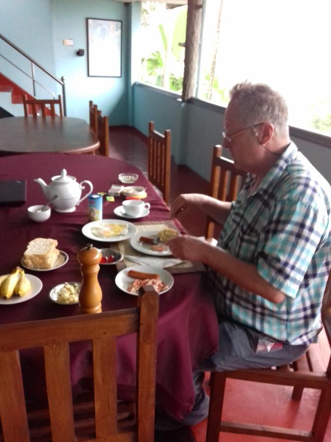 Rathna Gems Halt Hotel Ratnapura Buitenkant foto