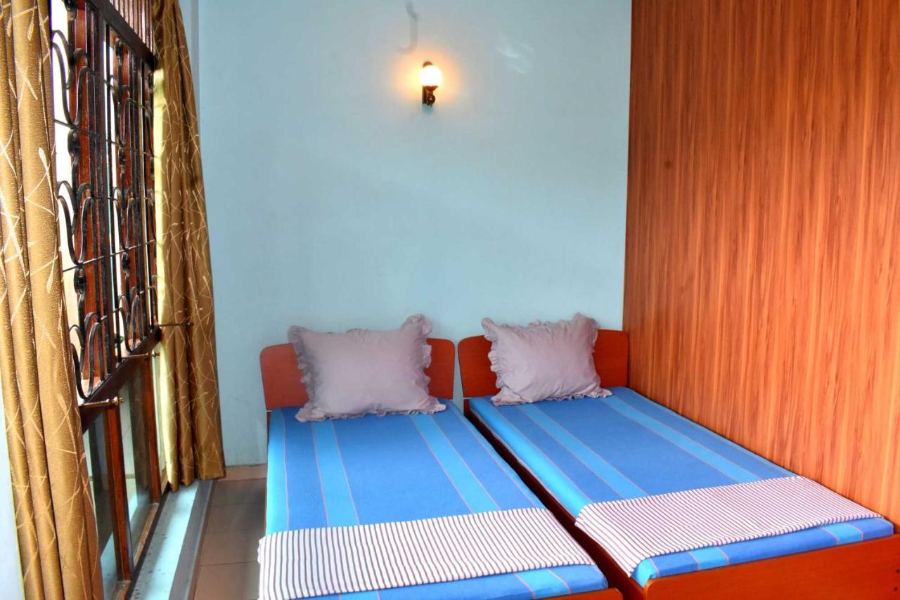 Rathna Gems Halt Hotel Ratnapura Buitenkant foto