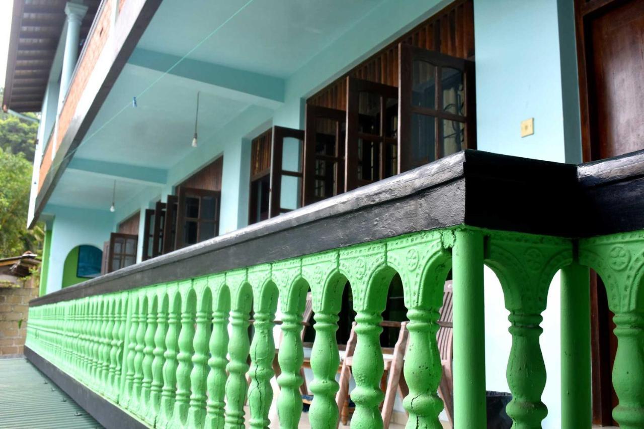Rathna Gems Halt Hotel Ratnapura Buitenkant foto